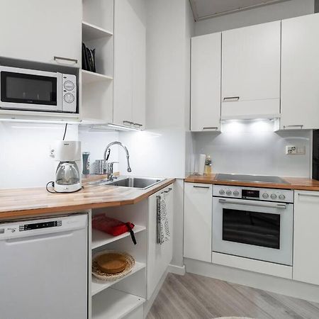 Cozy Roomy Studio Flat Next To Tram Stop @ Kallio Helsingfors Exteriör bild
