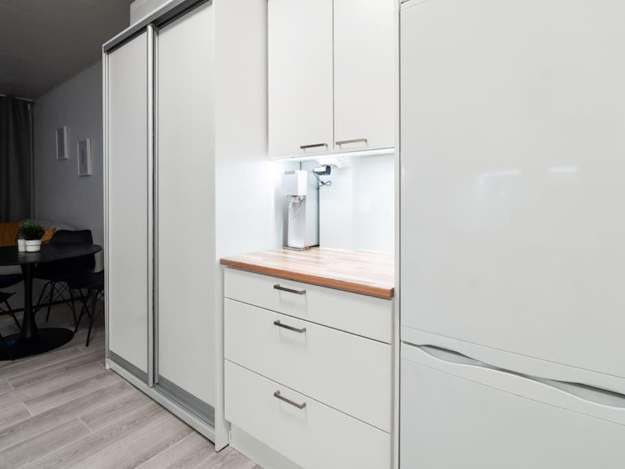 Cozy Roomy Studio Flat Next To Tram Stop @ Kallio Helsingfors Exteriör bild