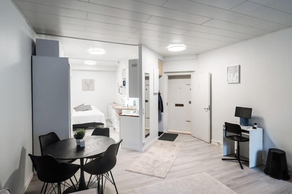 Cozy Roomy Studio Flat Next To Tram Stop @ Kallio Helsingfors Exteriör bild