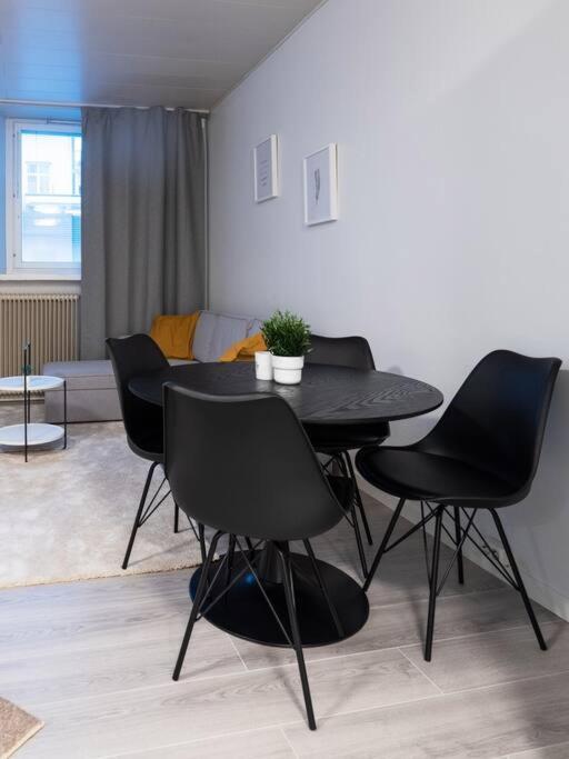 Cozy Roomy Studio Flat Next To Tram Stop @ Kallio Helsingfors Exteriör bild