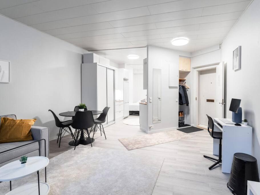 Cozy Roomy Studio Flat Next To Tram Stop @ Kallio Helsingfors Exteriör bild
