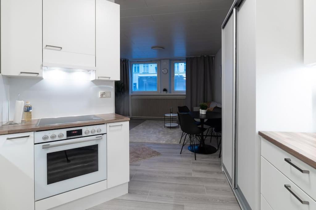 Cozy Roomy Studio Flat Next To Tram Stop @ Kallio Helsingfors Exteriör bild